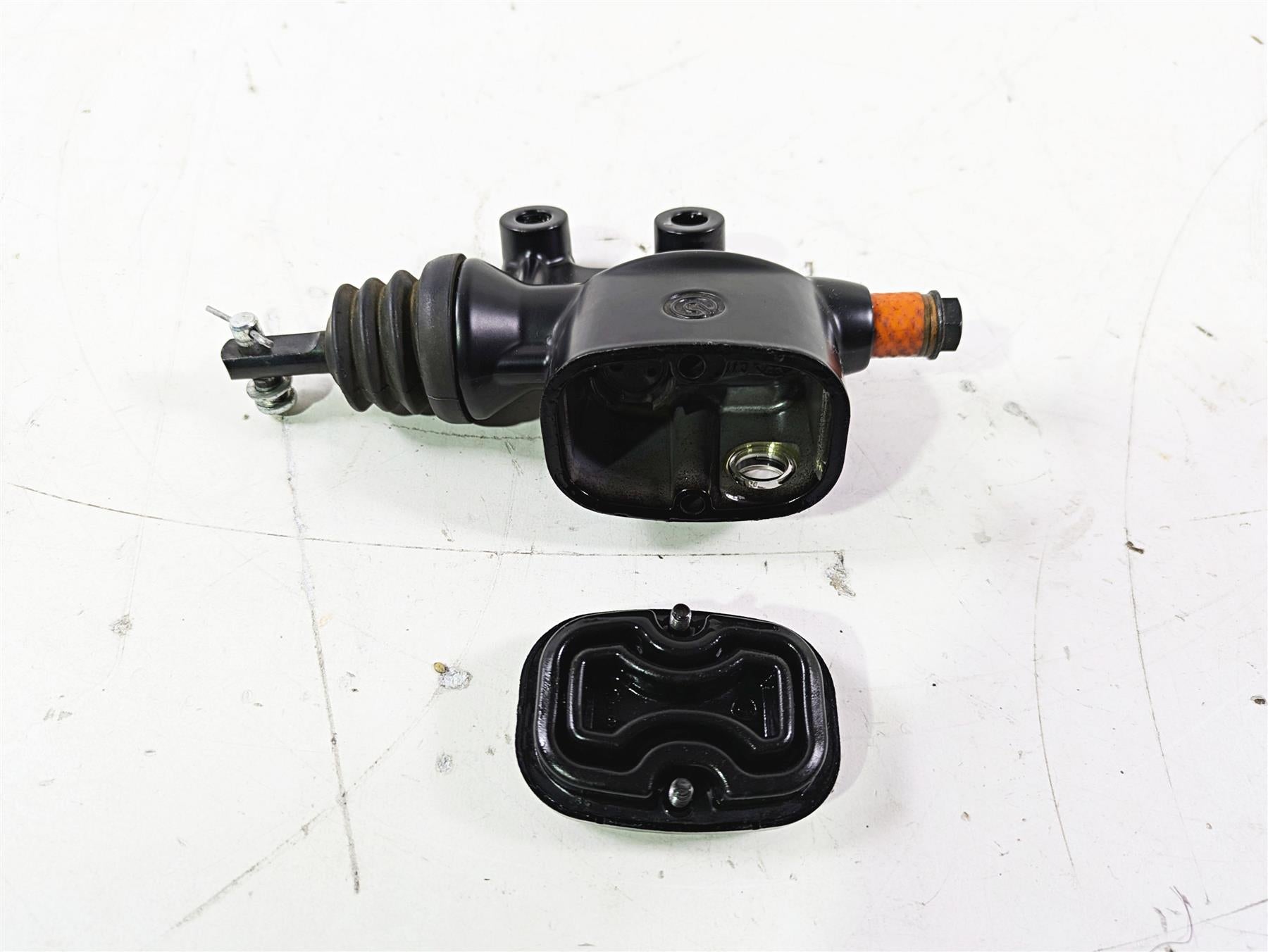 2015 Harley Touring FLHTKL E -Glide Low Rear Brake Master Cylinder 41700028A {{ shop.shopifyCountryName }} - Mototech271