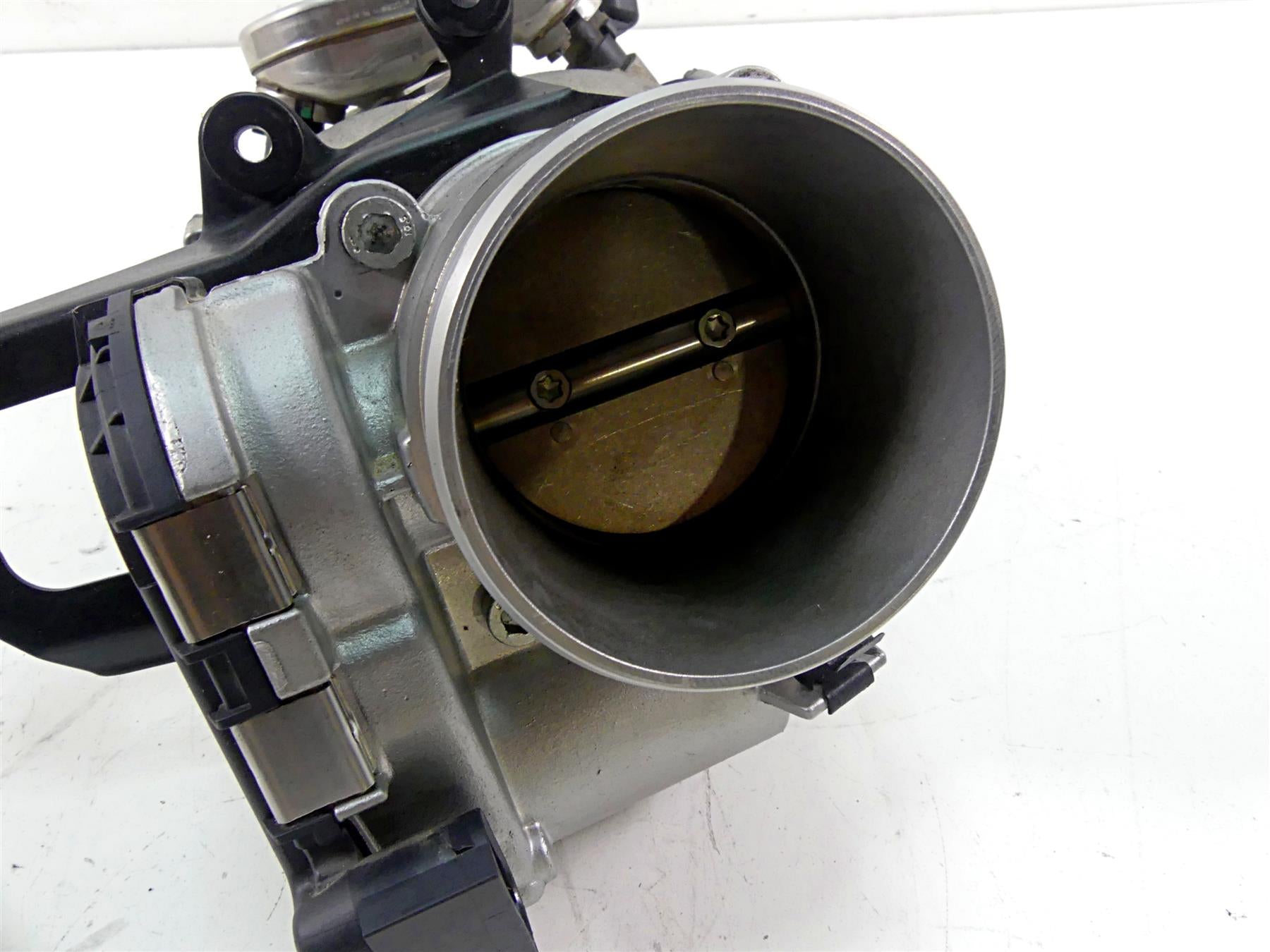 2019 Indian Chieftain Classic Bosch Throttle Body & Intake Manifold 1204685 {{ shop.shopifyCountryName }} - Mototech271