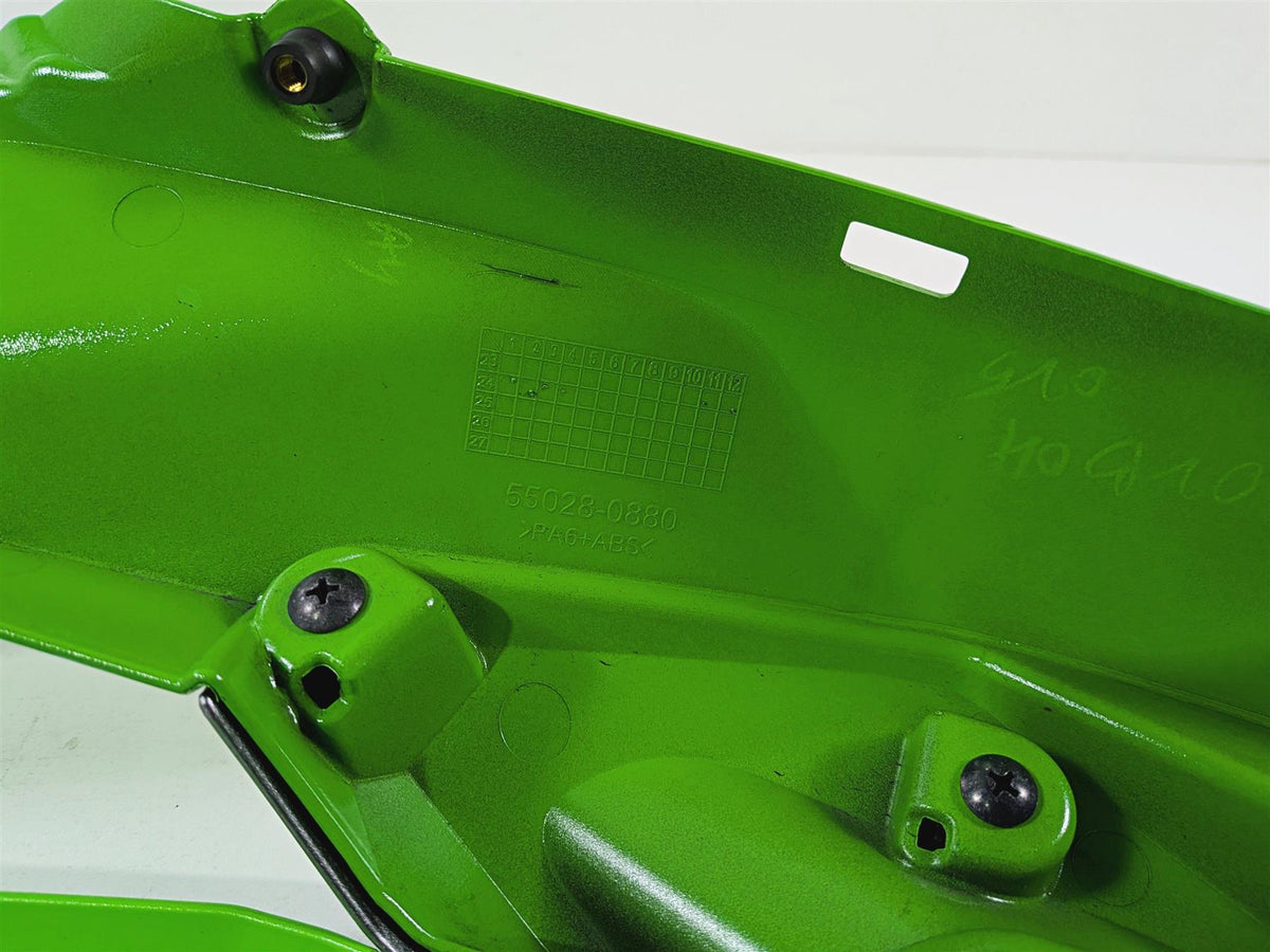 2024 Kawasaki EX500 Ninja 40th An. Left Side Main Cover Fairing 55061-5200 {{ shop.shopifyCountryName }} - Mototech271