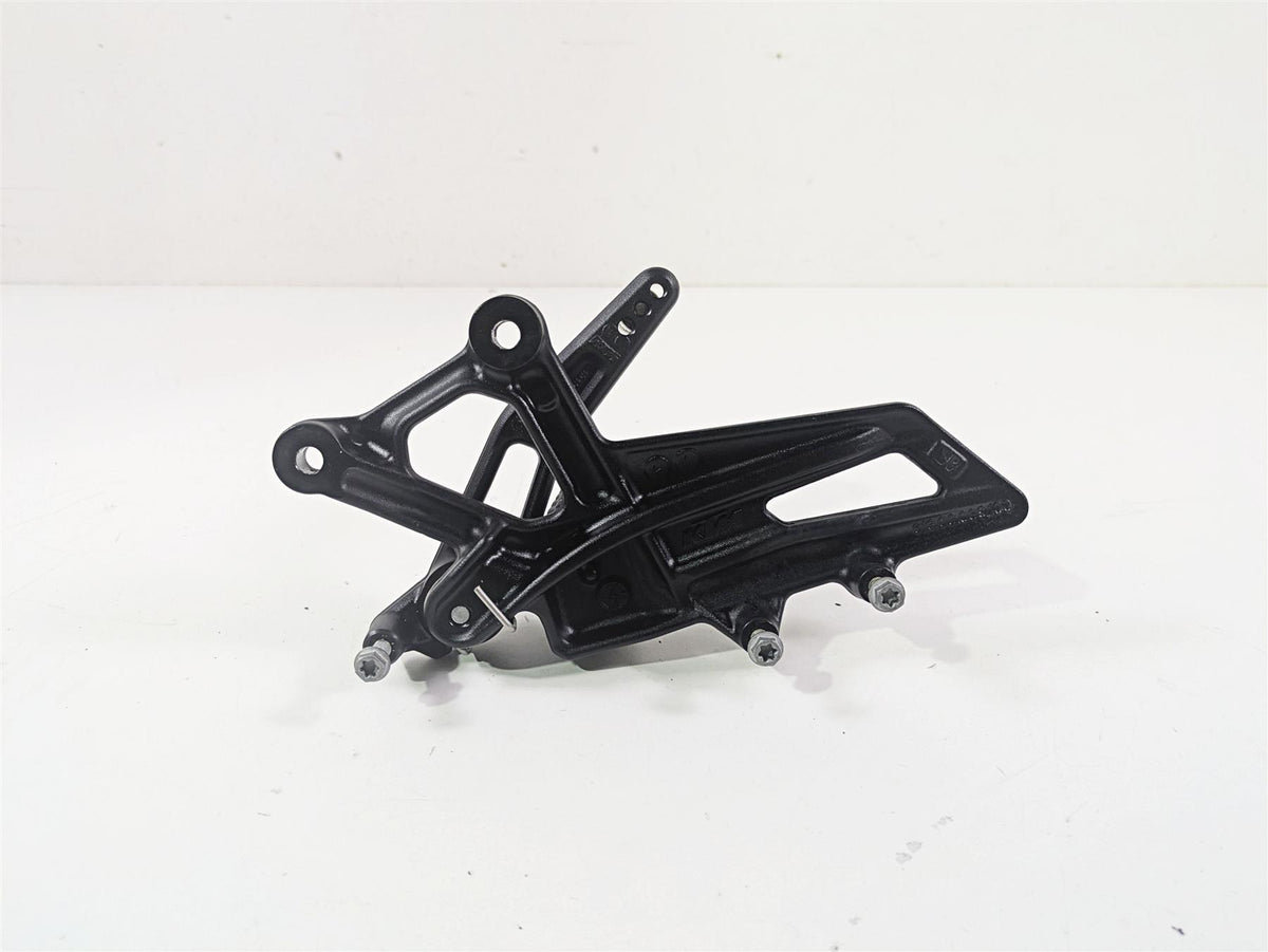 2017 KTM 1290 Super Duke GT Front Right Footpeg & Brake Pedal 6130303910033S {{ shop.shopifyCountryName }} - Mototech271