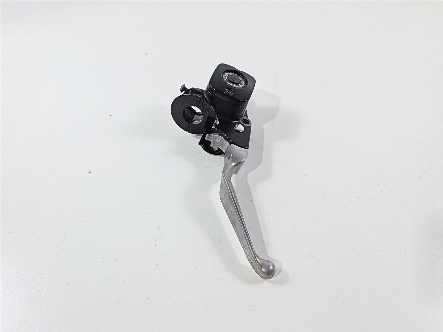 2004 Harley Touring FLTRI Road Glide Front Brake Master Cylinder 11/16 41700737-Mototech271