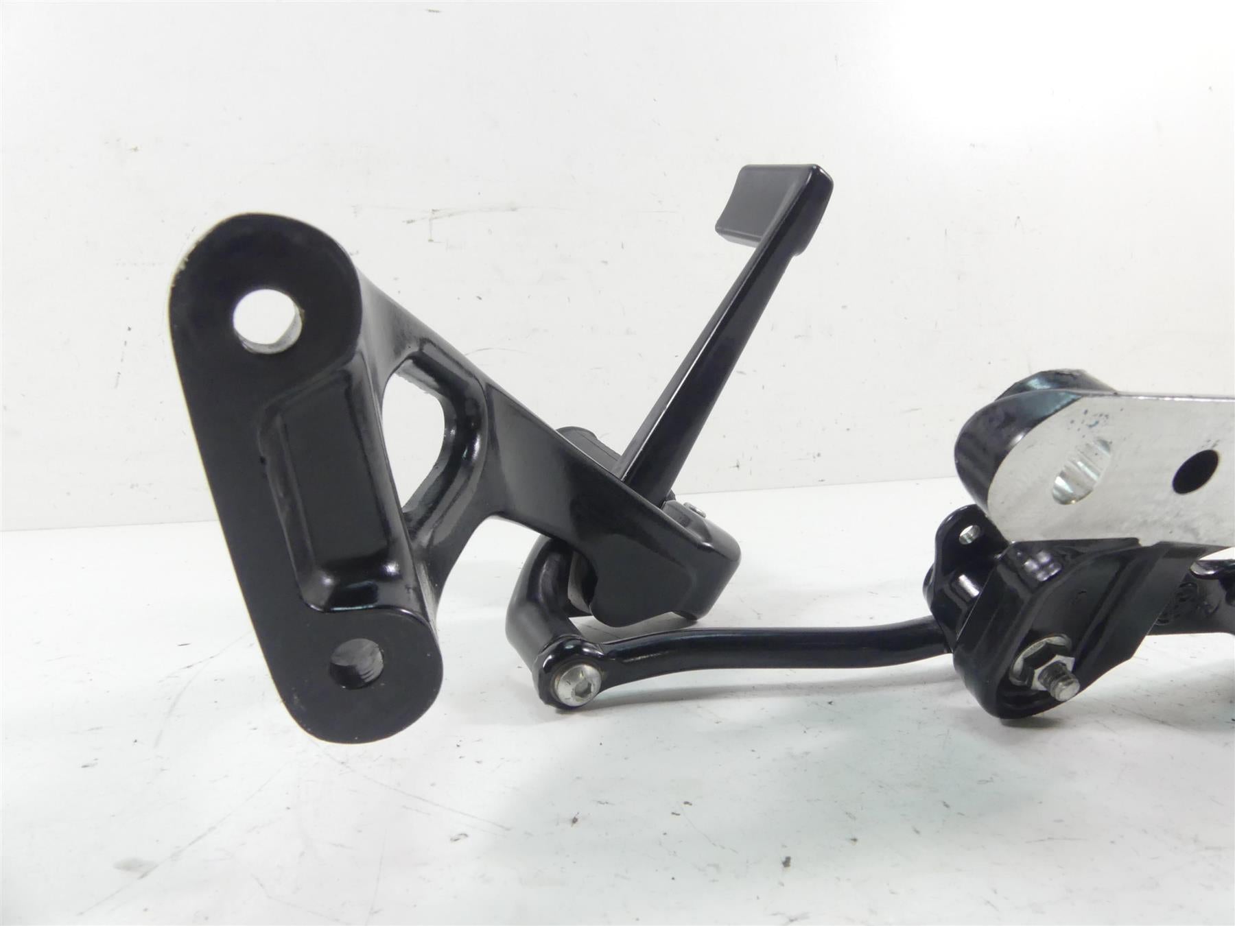 2018 Harley Softail FXBB Street Bob Right Foot Peg & Brake Pedal 50500601 {{ shop.shopifyCountryName }} - Mototech271