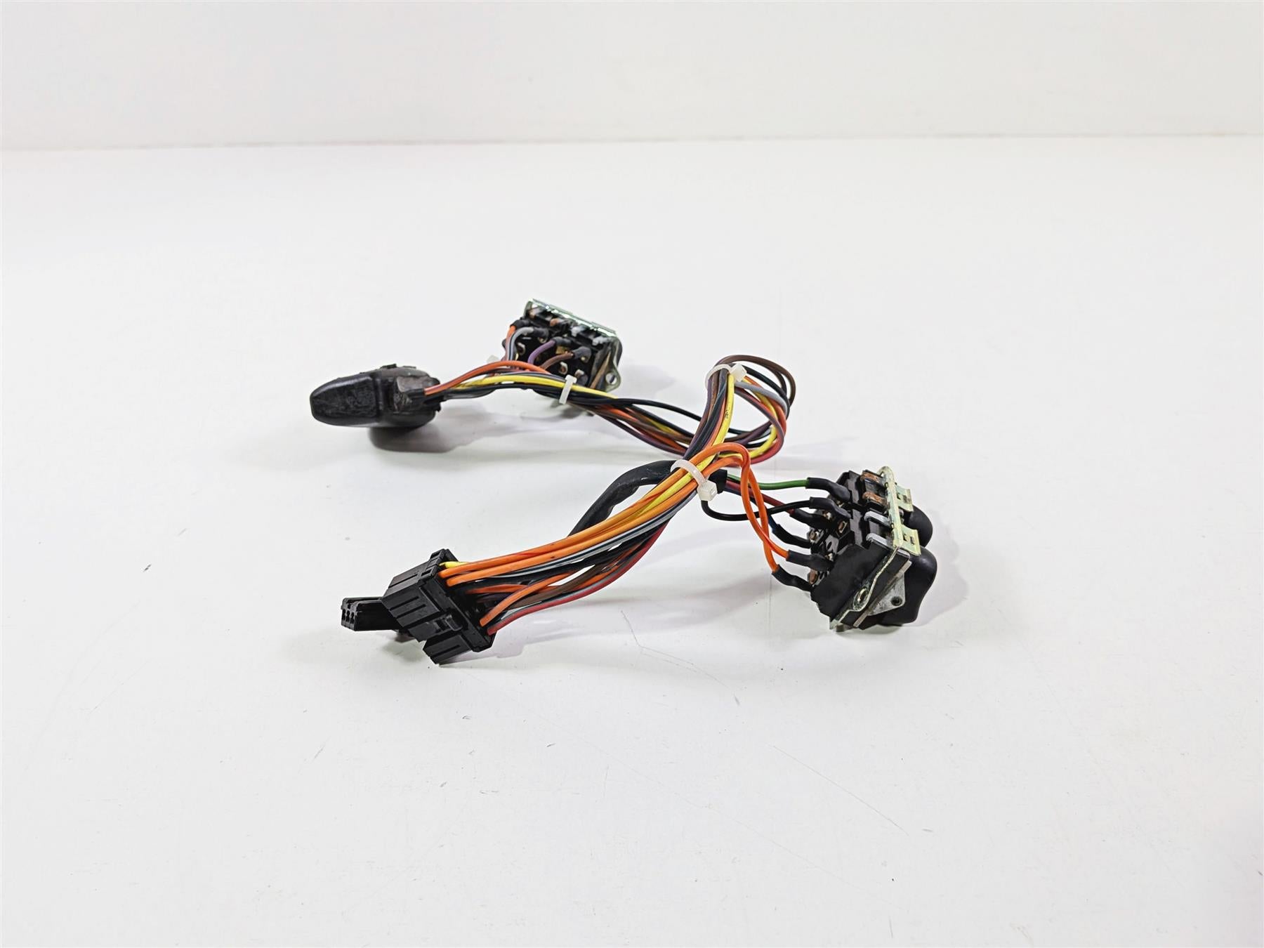 2011 Harley Touring FLHTCU CVO Electra Glide Auxiliary Switch Set 70290-07-Mototech271