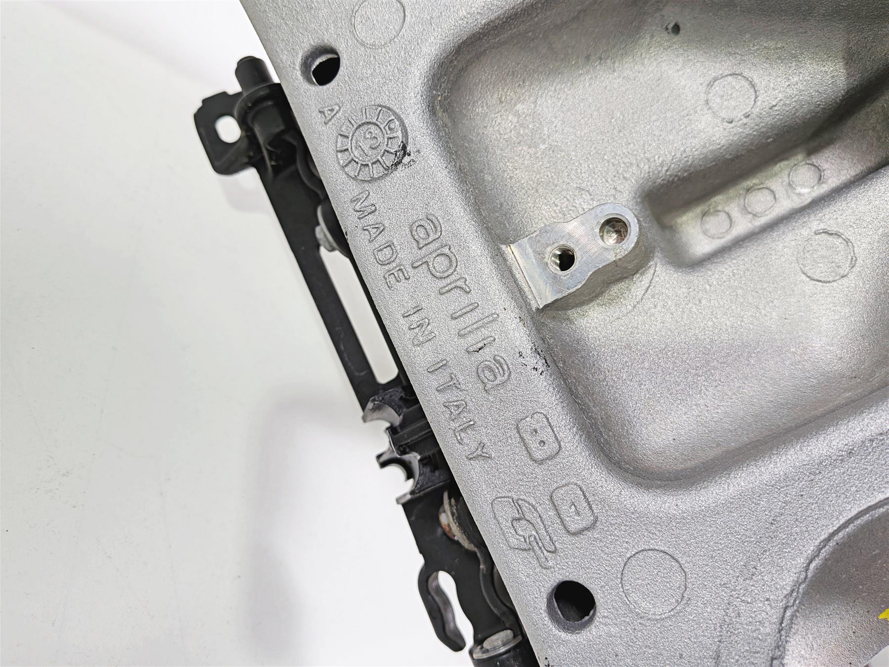 2014 Aprilia RSV4 RR Factory Straight Main Frame Chassis With Clean Florida Title 895460 {{ shop.shopifyCountryName }} - Mototech271