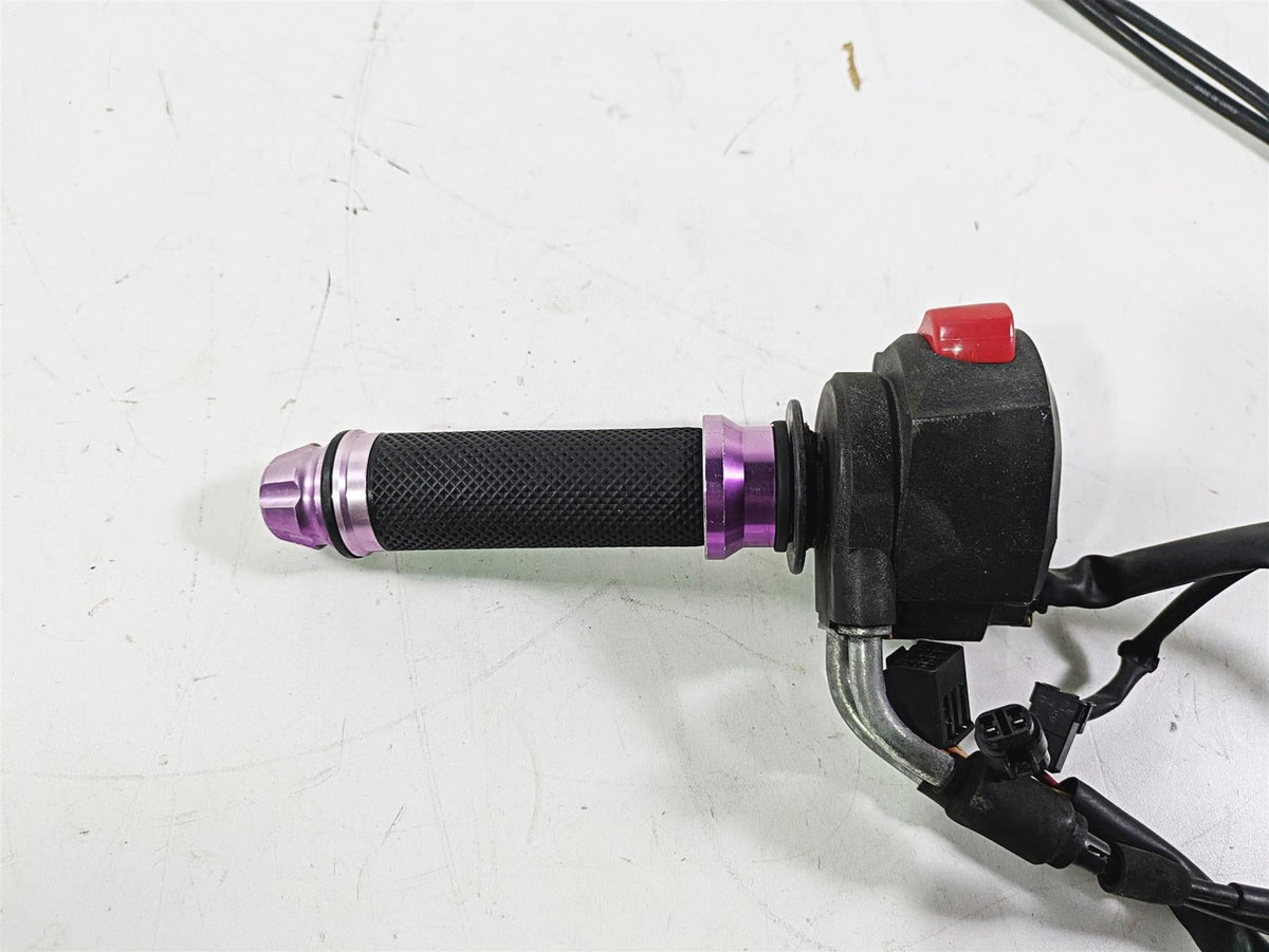 2008 Suzuki GSXR600 Right Hand Start Kill Throttle Control Switch 37200-21H01 {{ shop.shopifyCountryName }} - Mototech271