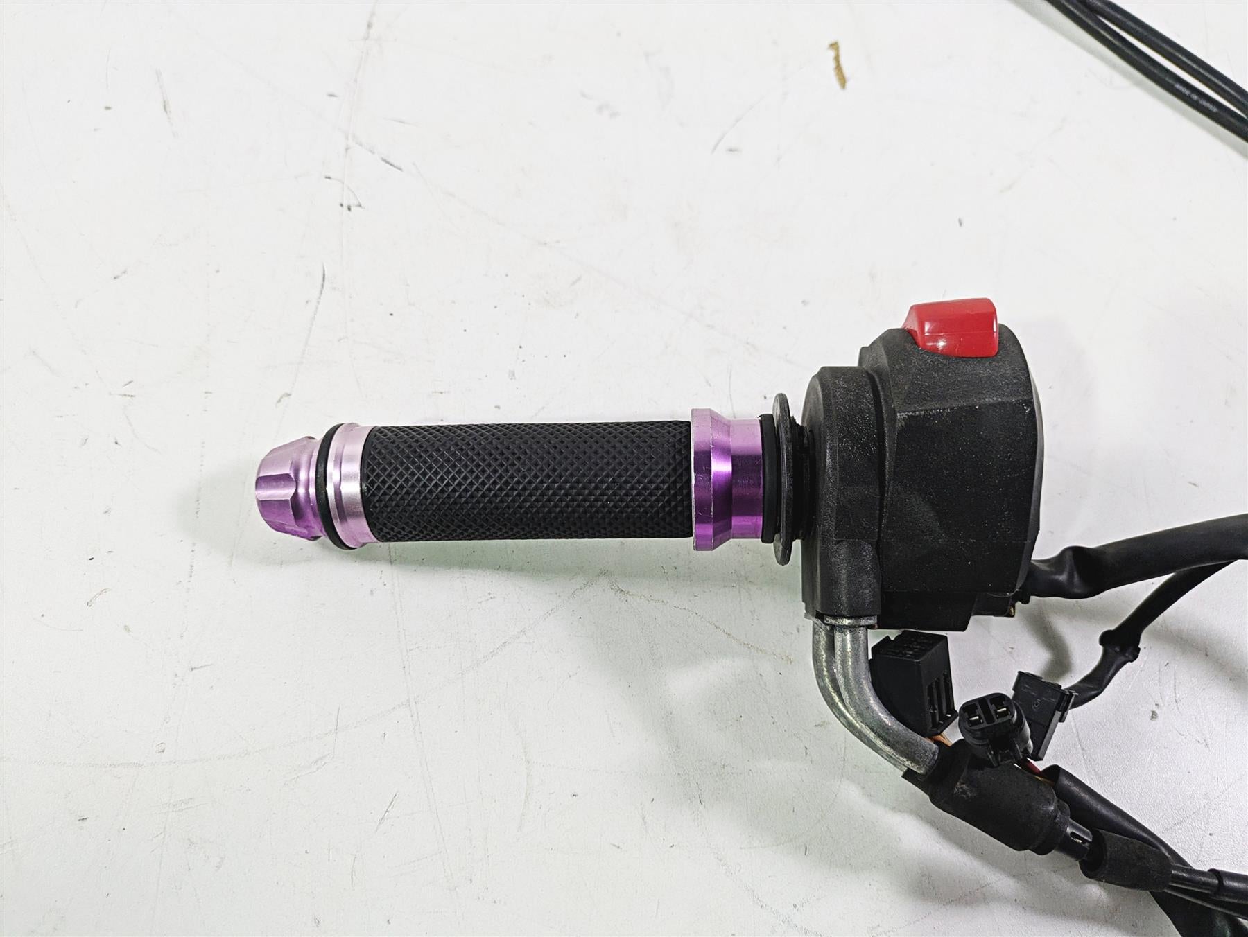 2008 Suzuki GSXR600 Right Hand Start Kill Throttle Control Switch 37200-21H01 {{ shop.shopifyCountryName }} - Mototech271