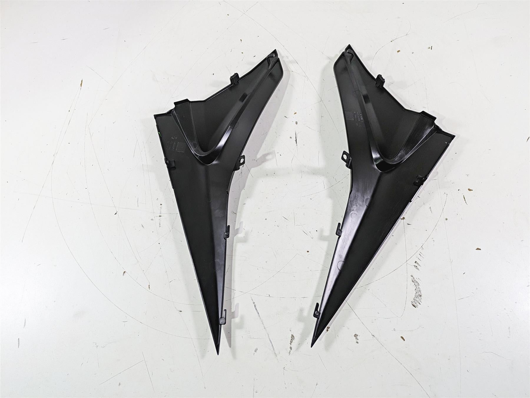 2021 Aprilia RS660 Under Seat Infill Cover Fairings 2B006645 L 2B006646 {{ shop.shopifyCountryName }} - Mototech271