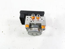 Load image into Gallery viewer, 2014 BMW R1200 RT RTW K52 Abs Brake Pump Module 34518554180 8536819 | Mototech271
