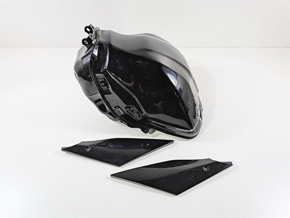 2024 Yamaha YZF R1 RN65 Fuel Gas Petrol Tank + Side Covers 2CR-YK241-10 {{ shop.shopifyCountryName }} - Mototech271