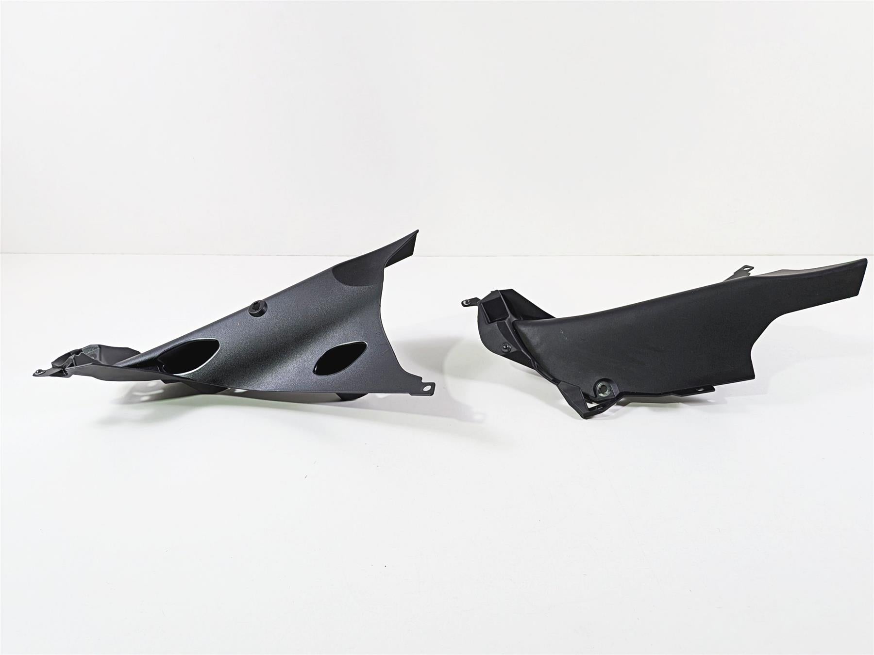 2023 BMW R1250RT RTP K52 Left Right Air Duct Cover Fairings 46638394445 {{ shop.shopifyCountryName }} - Mototech271