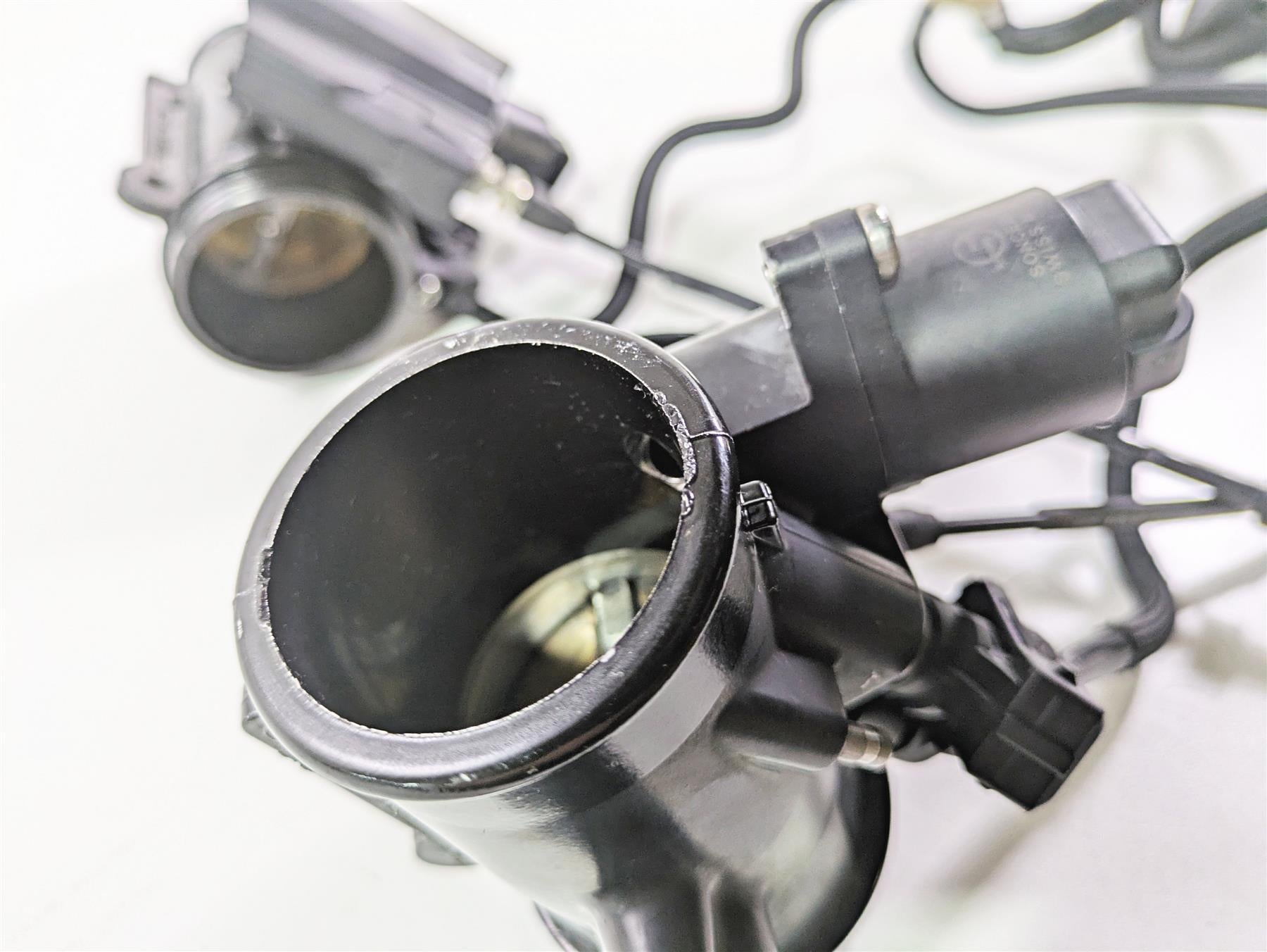 2018 BMW R nineT Urban GS K33 Throttle Body & Junction Set 13547705239 {{ shop.shopifyCountryName }} - Mototech271