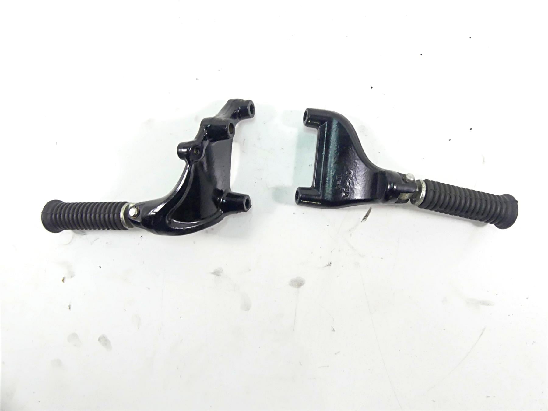 2017 Harley XL1200 CX Sportster Roadster Rear Passenger Foot Peg Set 49315-04 {{ shop.shopifyCountryName }} - Mototech271