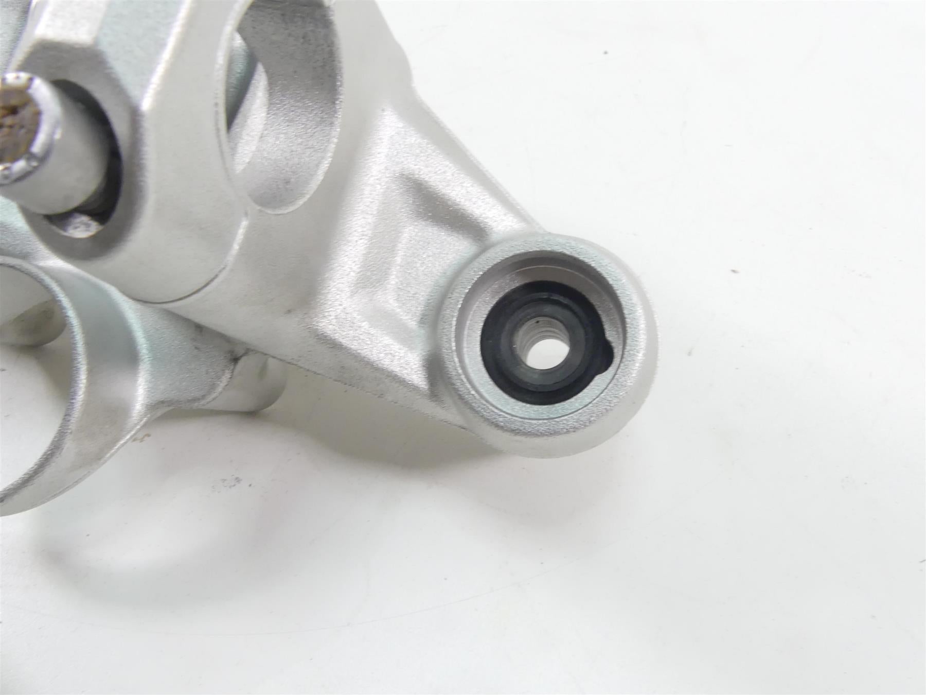 2019 BMW R1250GS K50 Upper Triple Tree Steering Clamp 31428555851 {{ shop.shopifyCountryName }} - Mototech271