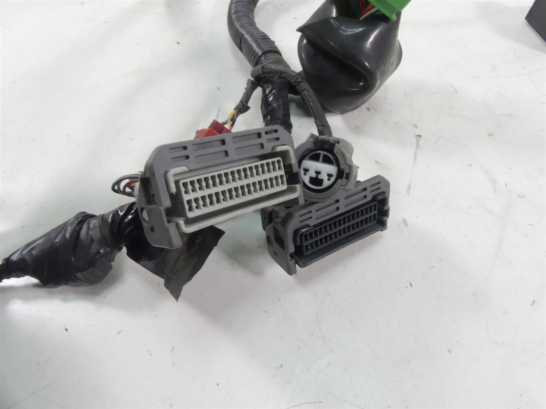 2005 Honda V-Twin VTX1800 S3 Wiring Harness Loom - No Cuts 32100-MCV-S113 {{ shop.shopifyCountryName }} - Mototech271
