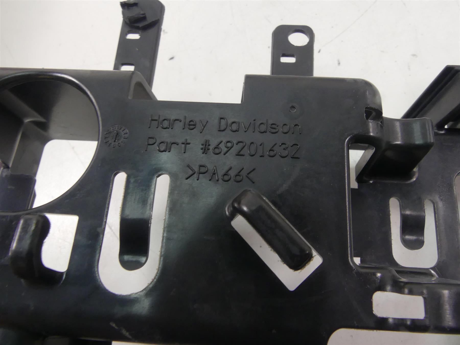 2019 Harley Softail FXBB Street Bob Electrical Carrier Plastic Set 69201523 {{ shop.shopifyCountryName }} - Mototech271