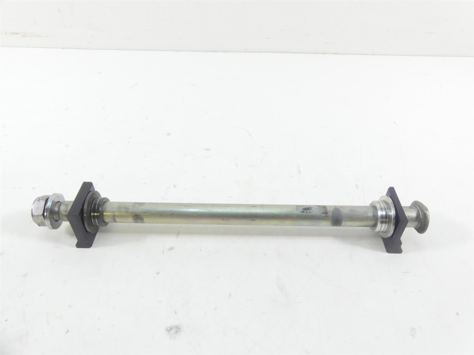 2007 Yamaha XVS1300 V-Star Rear 20mm Spindle Axle & Adjusters 3D8-25381-00-00 {{ shop.shopifyCountryName }} - Mototech271