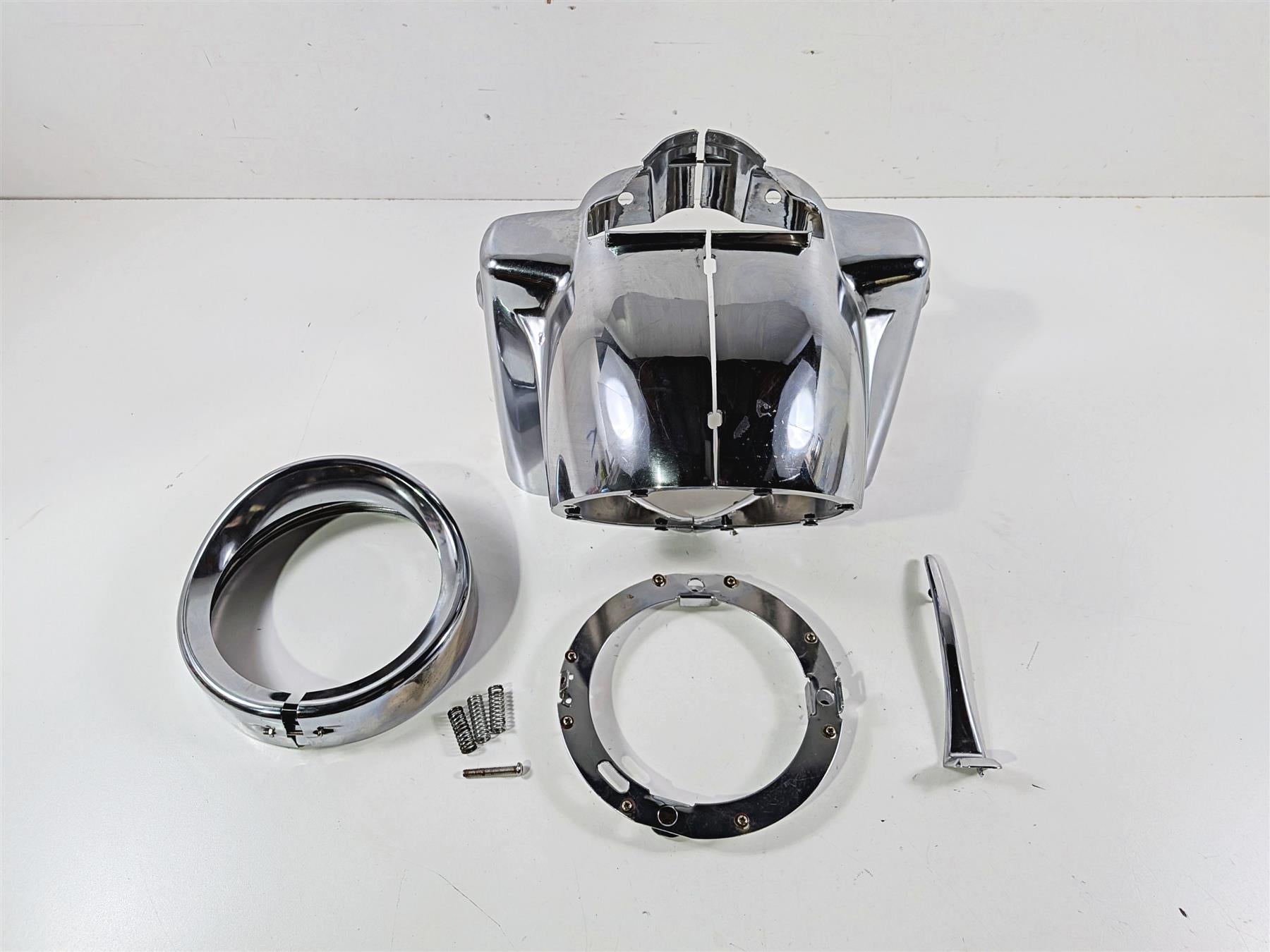 Harley Touring Aftermarket Chrome Road King Headlight Cover Nacelle Set {{ shop.shopifyCountryName }} - Mototech271