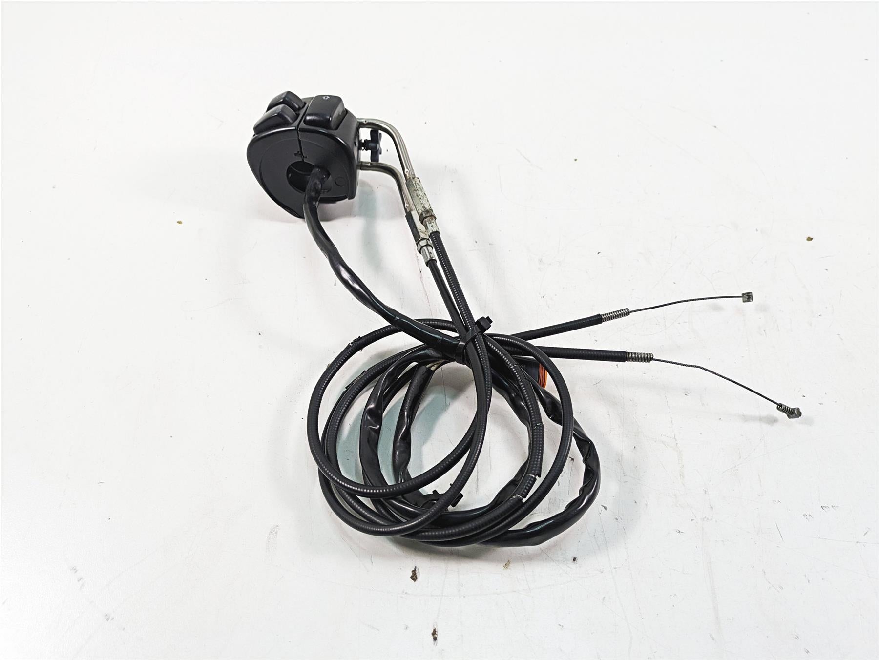 2000 Harley FXSTS Softail Springer Right Hand Control Switch 71684-06A 71621-08 {{ shop.shopifyCountryName }} - Mototech271