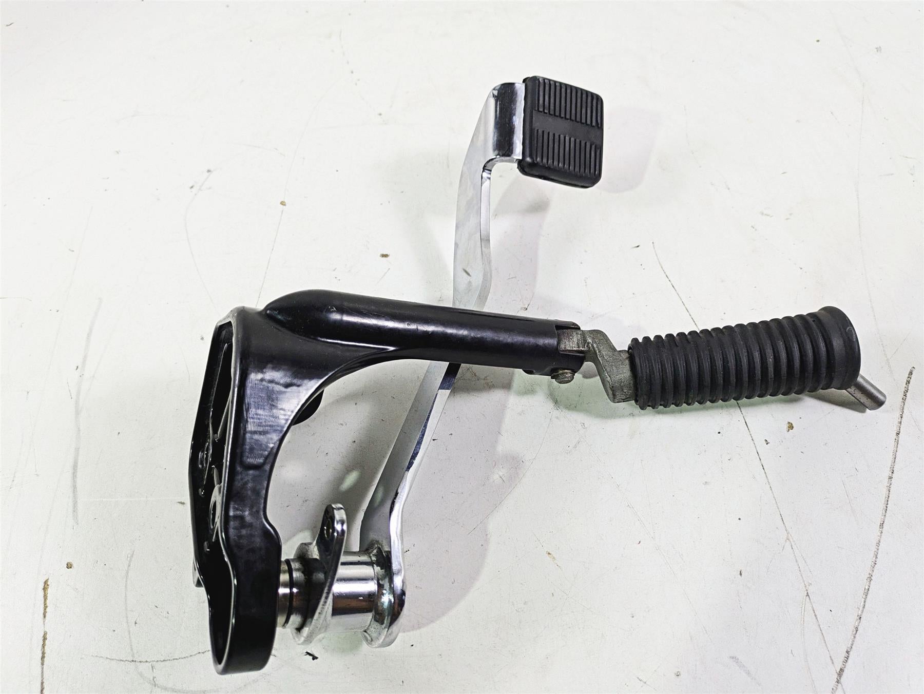 2009 Harley FXCWC Softail Rocker Right Front Footpeg Brake Pedal Set 50600027BHP {{ shop.shopifyCountryName }} - Mototech271