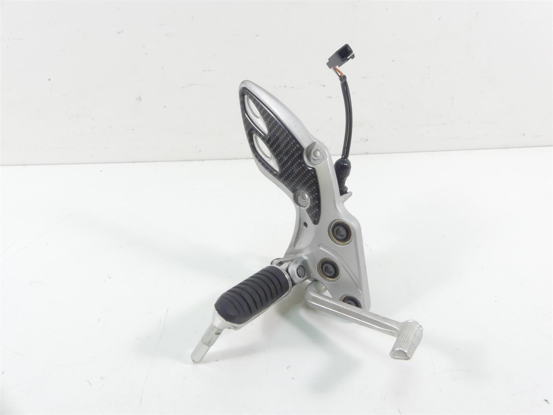 2020 Suzuki GSX1300 R Hayabusa Right Front Footpeg & Brake Pedal 43510-15H00 {{ shop.shopifyCountryName }} - Mototech271