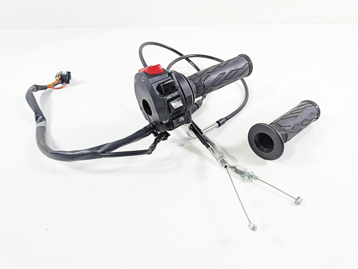 2024 Suzuki GSXR600 Right Hand Control Switch Throttle 37200-47H30 {{ shop.shopifyCountryName }} - Mototech271