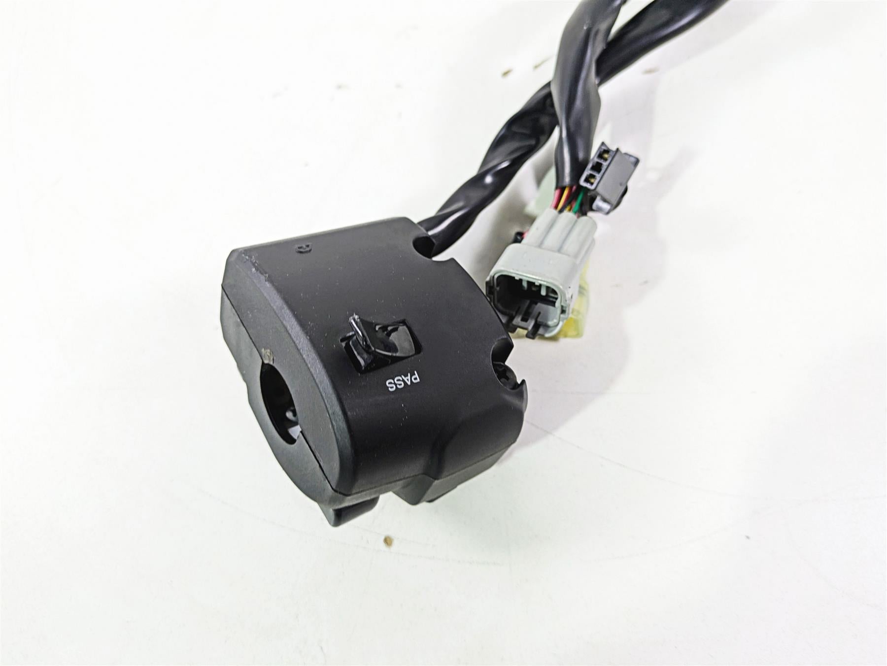 2021 Kawasaki Z900 ZR900 Left Hand Control Switch - Read 46091-0492 {{ shop.shopifyCountryName }} - Mototech271