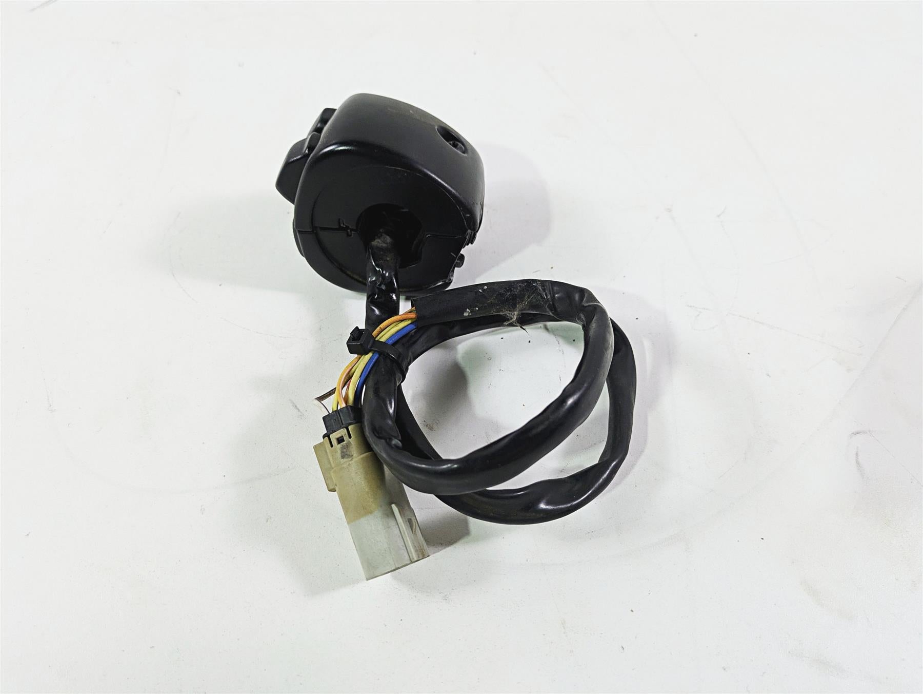 2016 Harley VRSCDX Night Rod Left Hand Control Switch 71682-06A 71685-06A {{ shop.shopifyCountryName }} - Mototech271