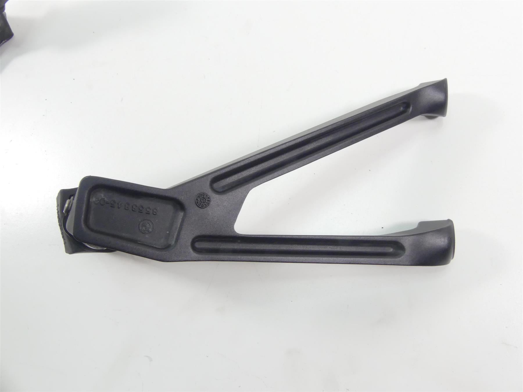 2016 BMW S1000XR K49 Rear Passenger Footpeg Set 46718553845 46718553846 {{ shop.shopifyCountryName }} - Mototech271