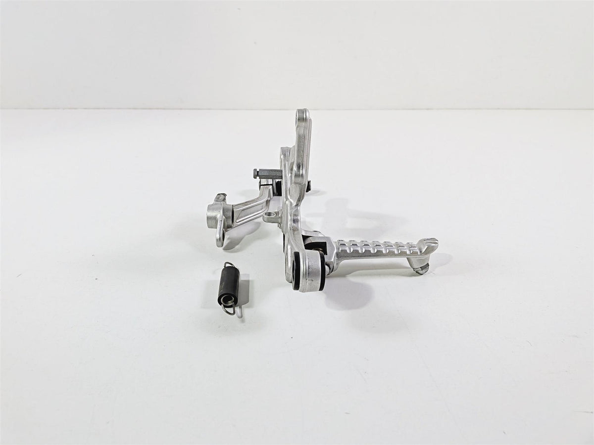 2016 Aprilia RSV 1100 Tuono V4 Factory Front Right Foot Peg & Brake Pedal 897828 {{ shop.shopifyCountryName }} - Mototech271
