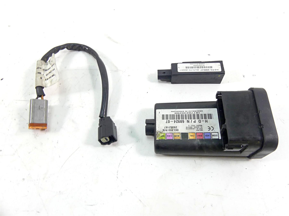 2007 Harley Touring FLHRC Road King Tssm Turn Signal Security Module 68924-07 {{ shop.shopifyCountryName }} - Mototech271