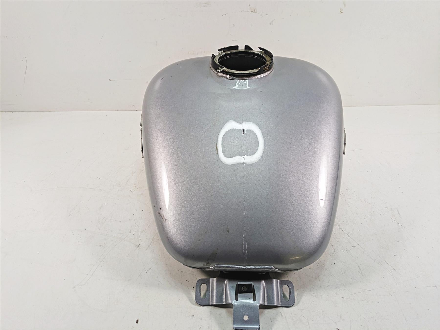 2020 Harley Touring FLHX Street Glide Fuel Gas Petrol Tank - Dented 61356-08 {{ shop.shopifyCountryName }} - Mototech271