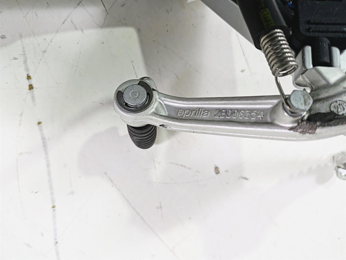 2021 Aprilia RS660 Right Rider Footpeg & Shifter Shift Lever 2B005203 2B006354 {{ shop.shopifyCountryName }} - Mototech271