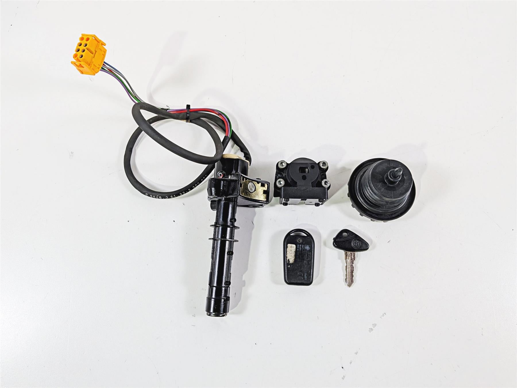 2002 BMW K1200LT 89V3 Ignition Switch Key Fuel Gas Cap Set 51252347015 {{ shop.shopifyCountryName }} - Mototech271