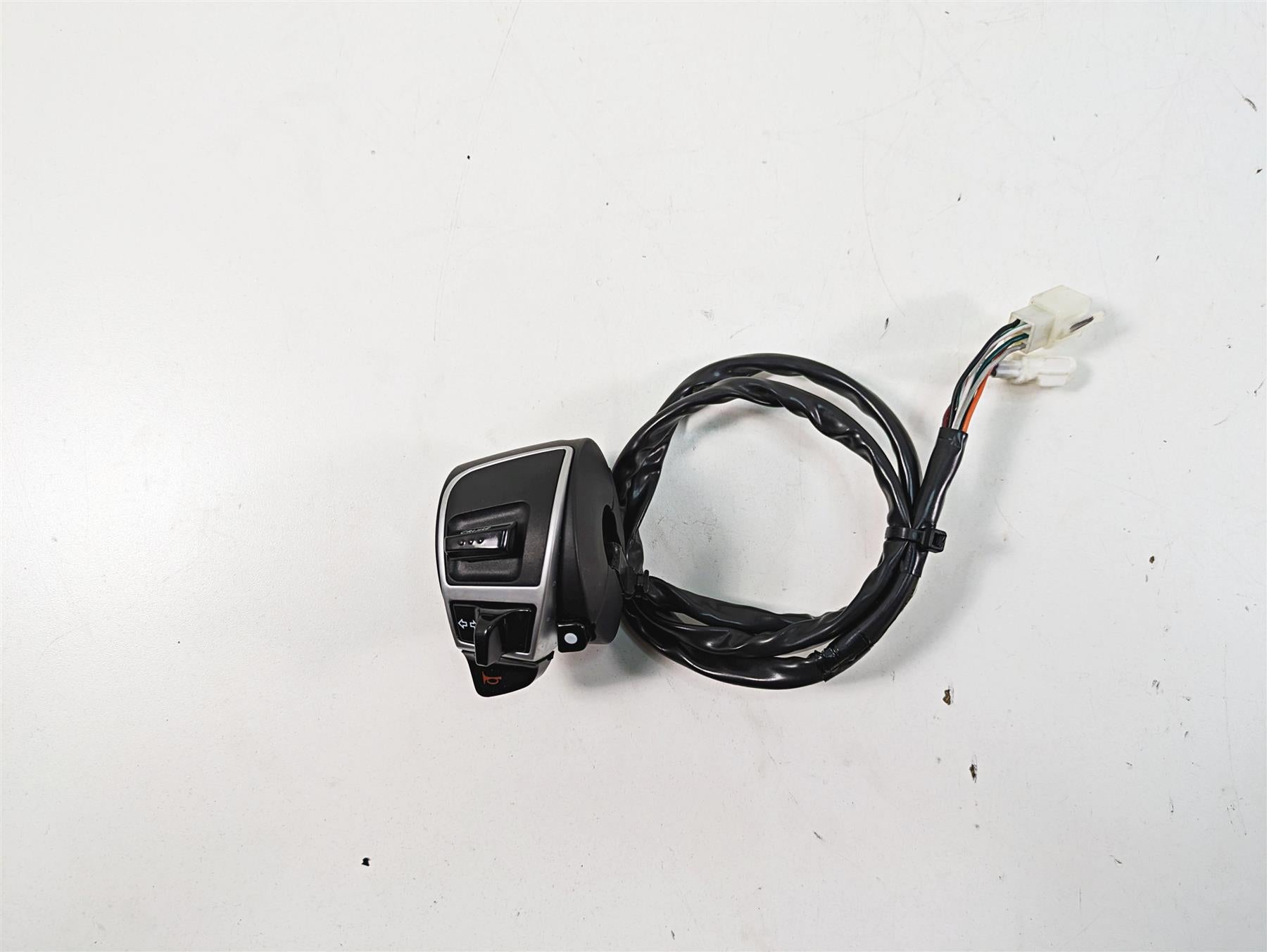 2020 Moto Guzzi V85 TT Adventure Left Blinker Cruise Control Switch 2D000339 {{ shop.shopifyCountryName }} - Mototech271