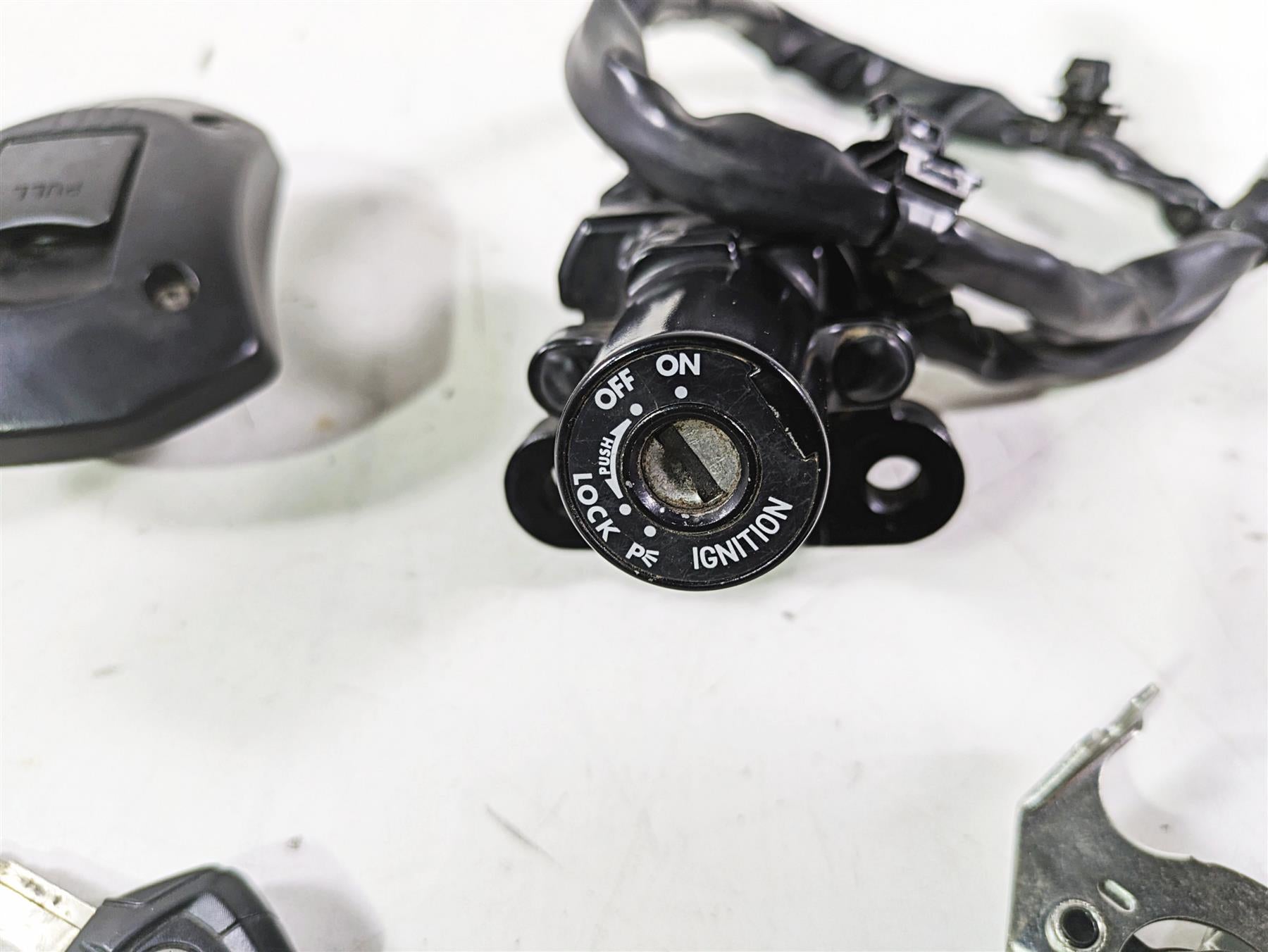 2021 Yamaha Tenere 700 XTZ7 Ignition Switch Key Lock Set BAU-82501-00-00 {{ shop.shopifyCountryName }} - Mototech271