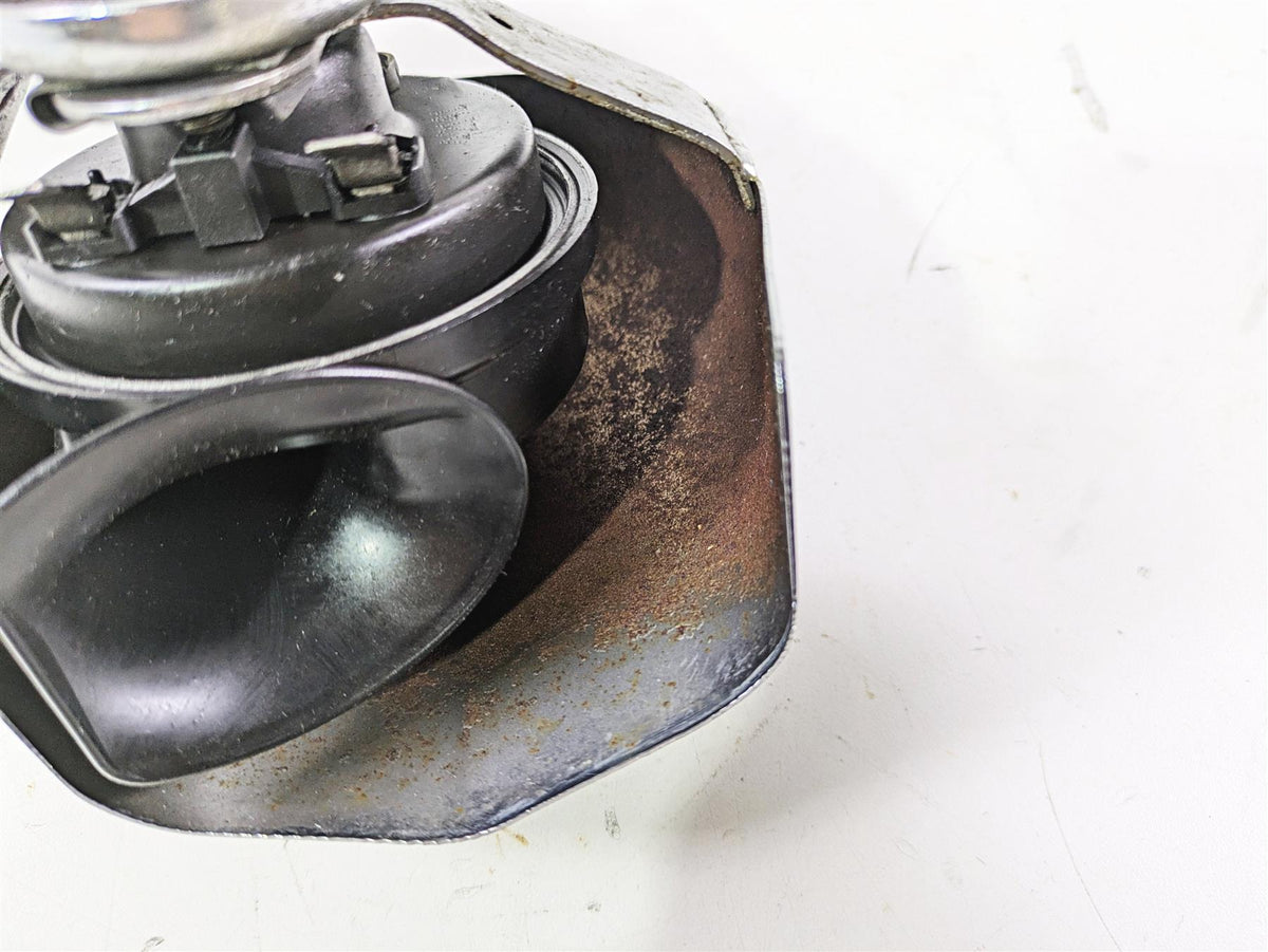 2004 Harley FLSTCI Softail Heritage Horn & Chrome Cover 69060-90H 61300478A {{ shop.shopifyCountryName }} - Mototech271