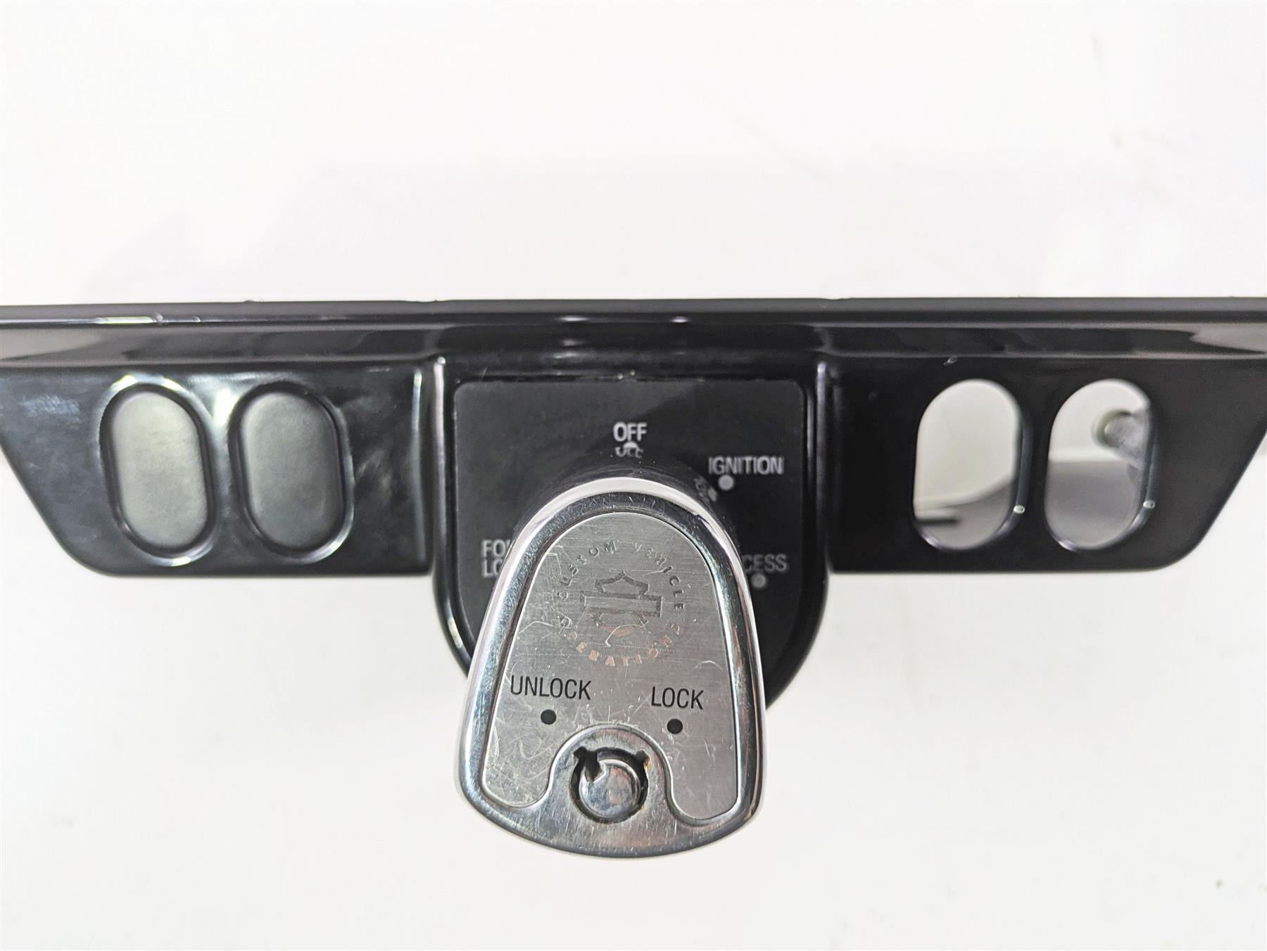 2010 Harley Touring FLHXSE CVO Street Glide Ignition Switch Lock - Vin 71572-06 {{ shop.shopifyCountryName }} - Mototech271