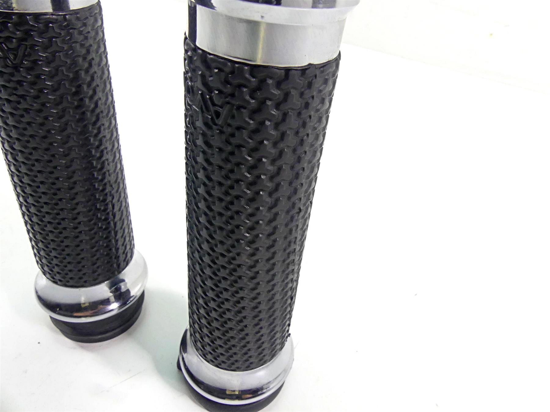2016 Harley Softail FLS Slim Left Right Avon Hand Grip Set {{ shop.shopifyCountryName }} - Mototech271