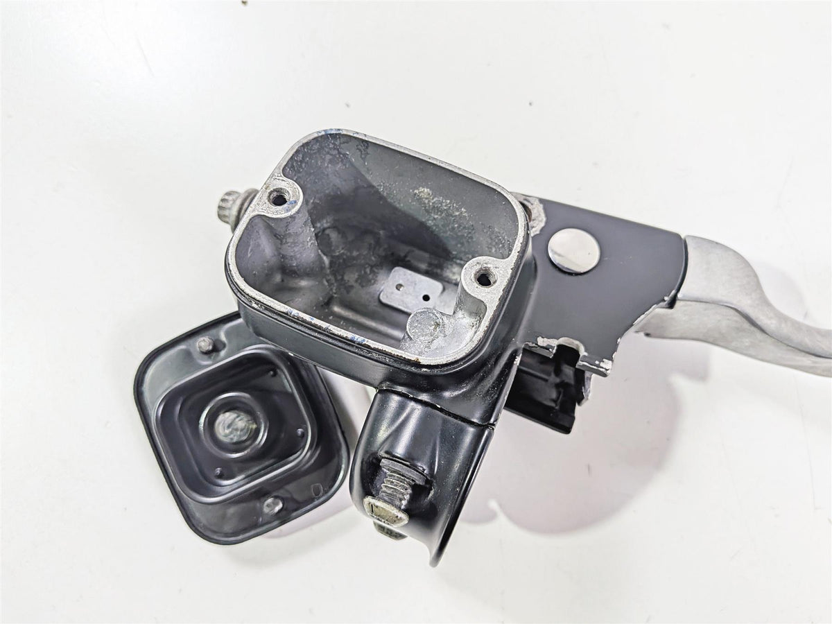 2004 Harley Touring FLTRI Road Glide Front Brake Master Cylinder 11/16 41700737-Mototech271