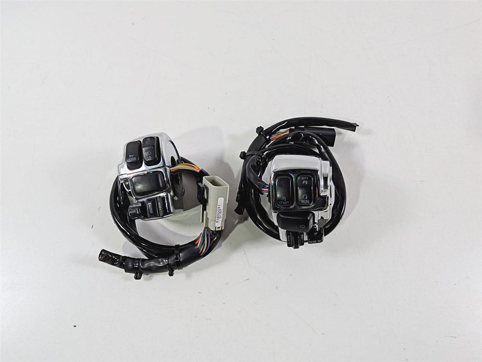 2011 Harley Touring FLHTCU CVO Electra Glide Left Right Control Switch 71682-06A