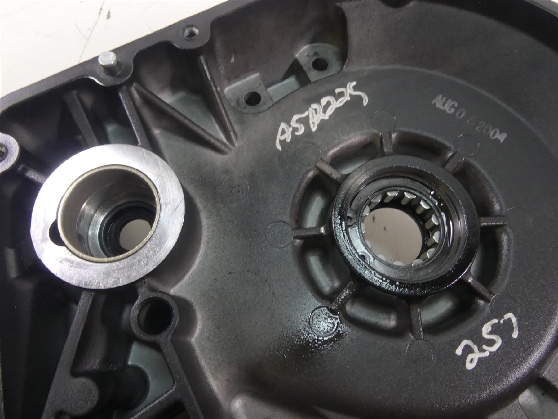 2005 Harley Softail FLSTSC Heritage Springer Inner Primary Drive Cover 60620-94B {{ shop.shopifyCountryName }} - Mototech271