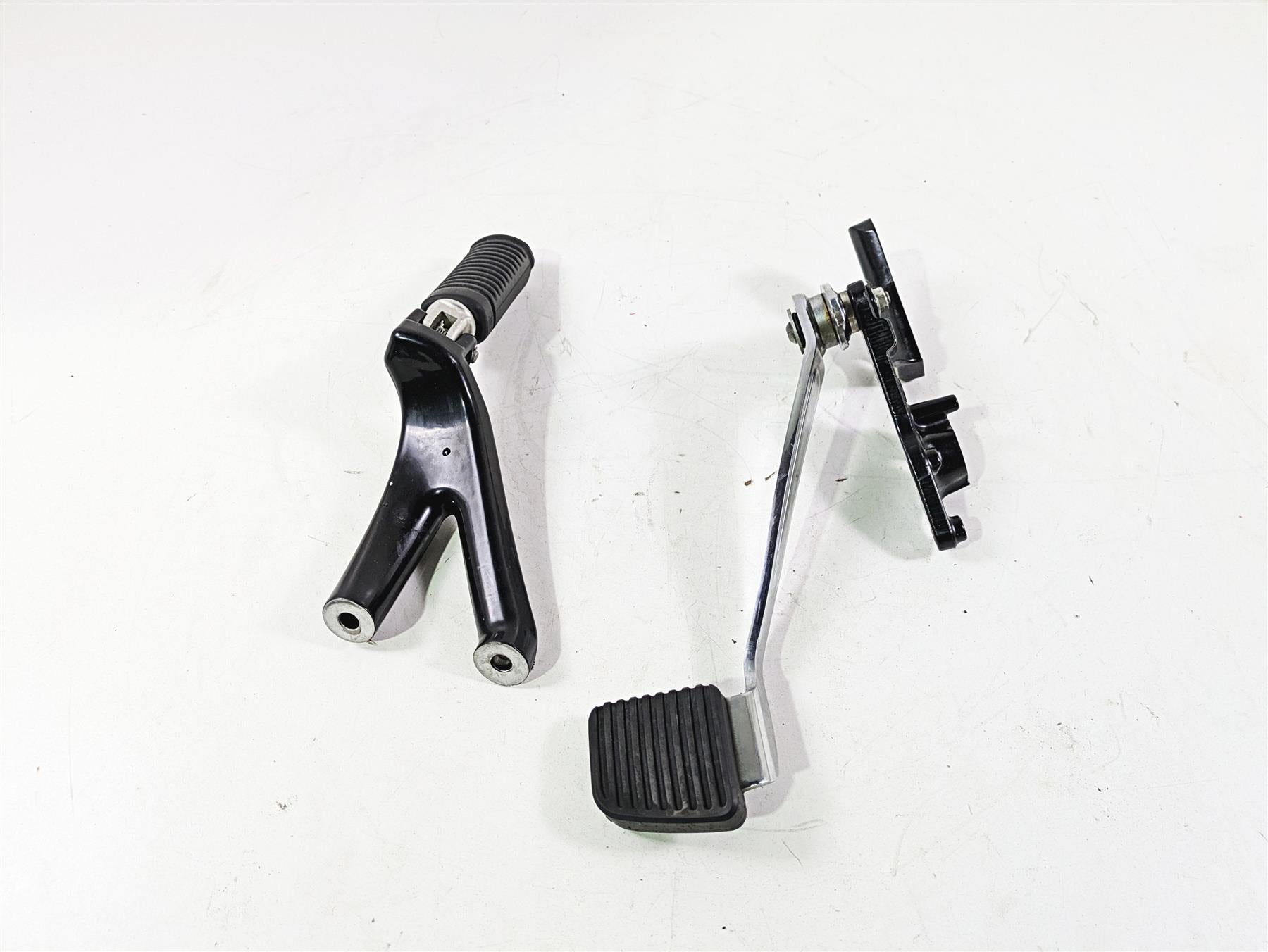 2018 Harley FXBR Softail Breakout Right Footpeg + Mount & Brake Pedal 50500746 {{ shop.shopifyCountryName }} - Mototech271
