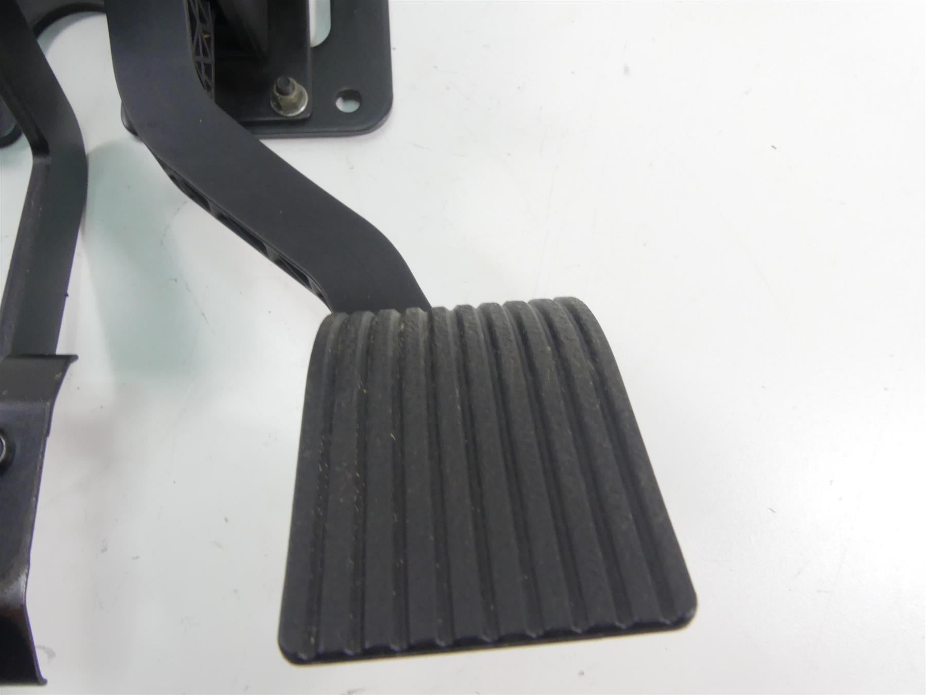 2018 Polaris General 1000 EPS Accelerator & Brake Pedal + Mount 1021772 1021765 {{ shop.shopifyCountryName }} - Mototech271