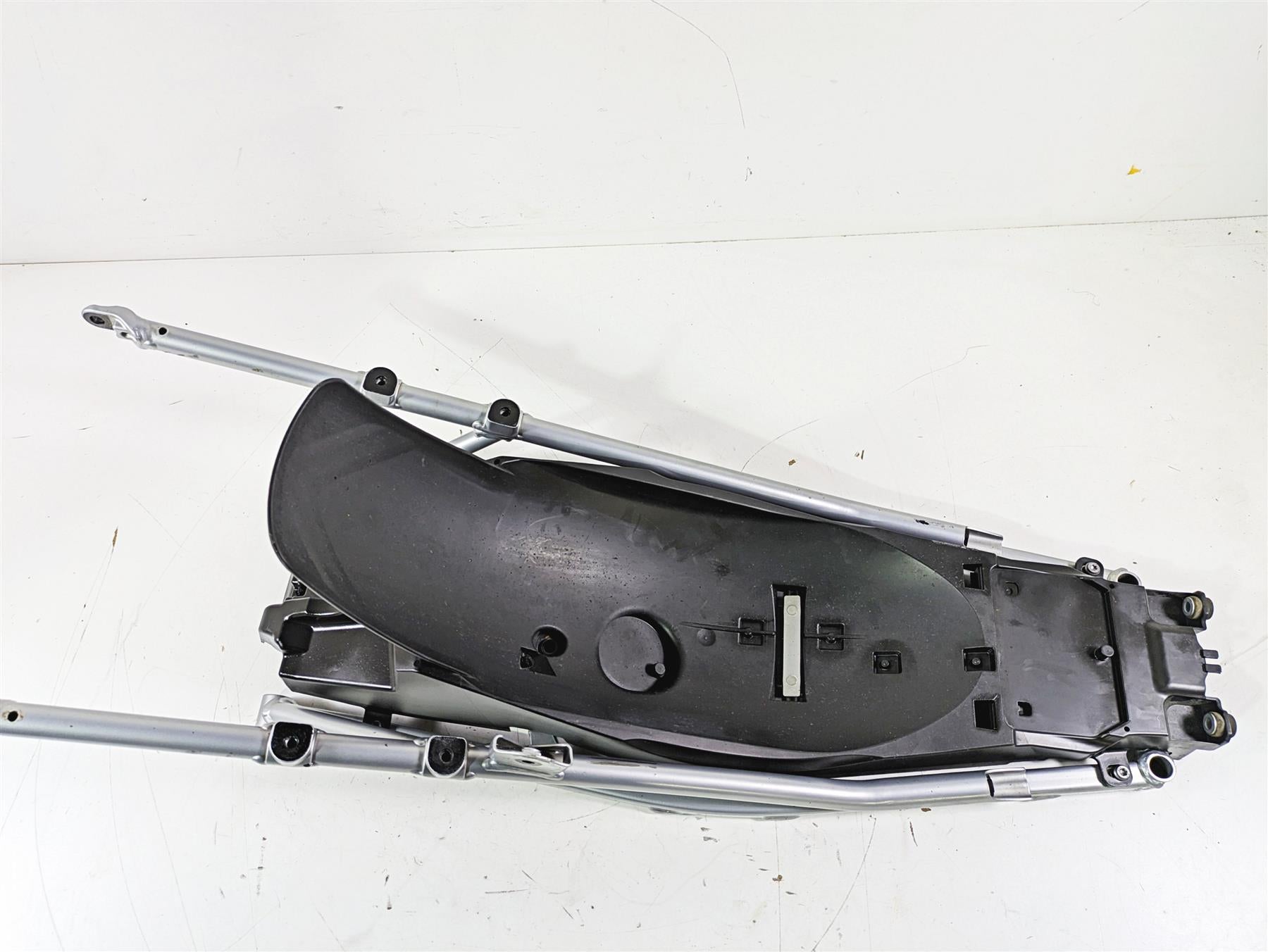 2016 BMW R1200GS GSW K50 Subframe Sub Frame & Inner Fender 46518354222 {{ shop.shopifyCountryName }} - Mototech271