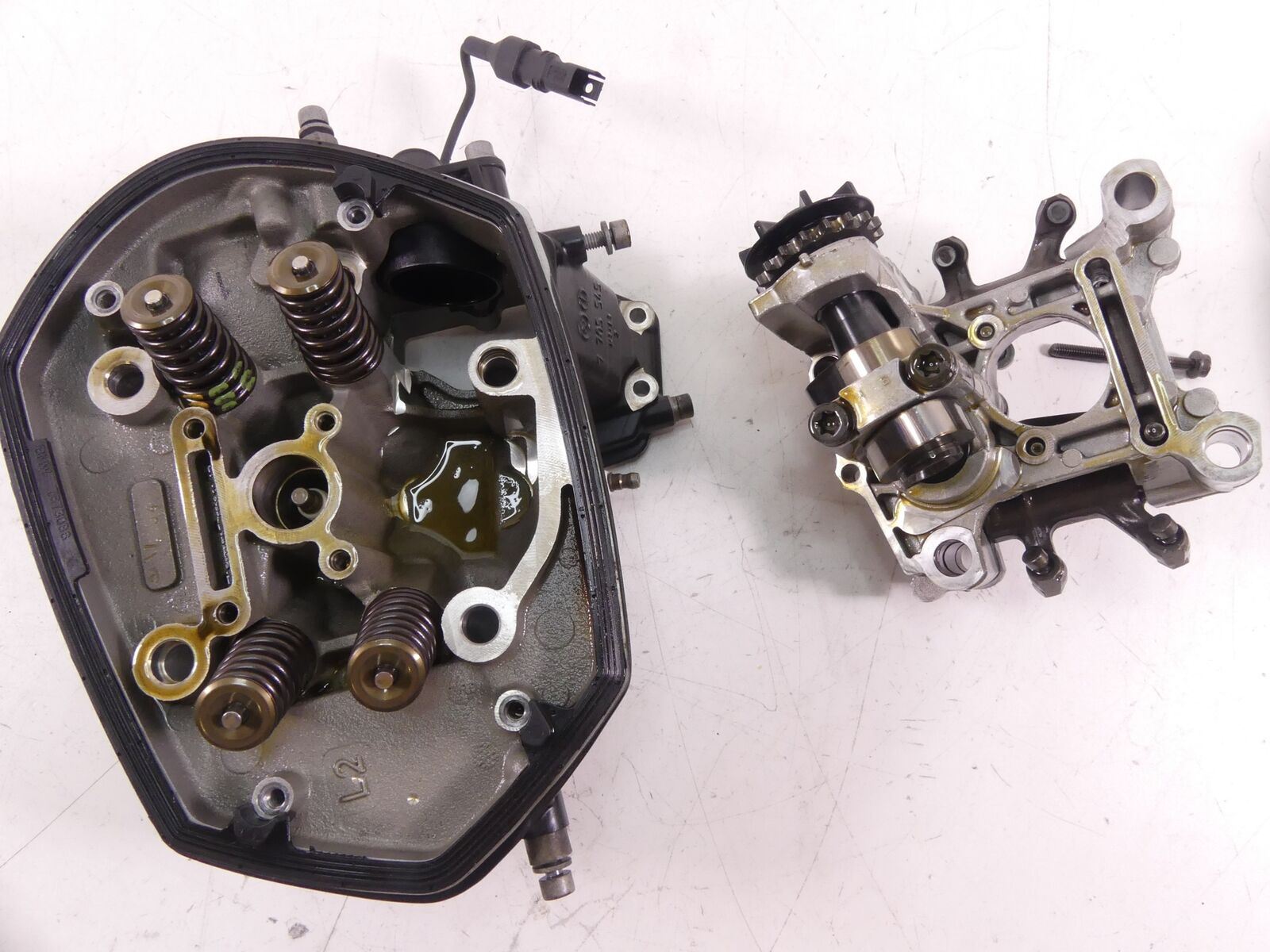 2008 BMW R1200GS K255 Adv Left Cylinder Head Cam Bridge + Valve Cover 1112770554 {{ shop.shopifyCountryName }} - Mototech271