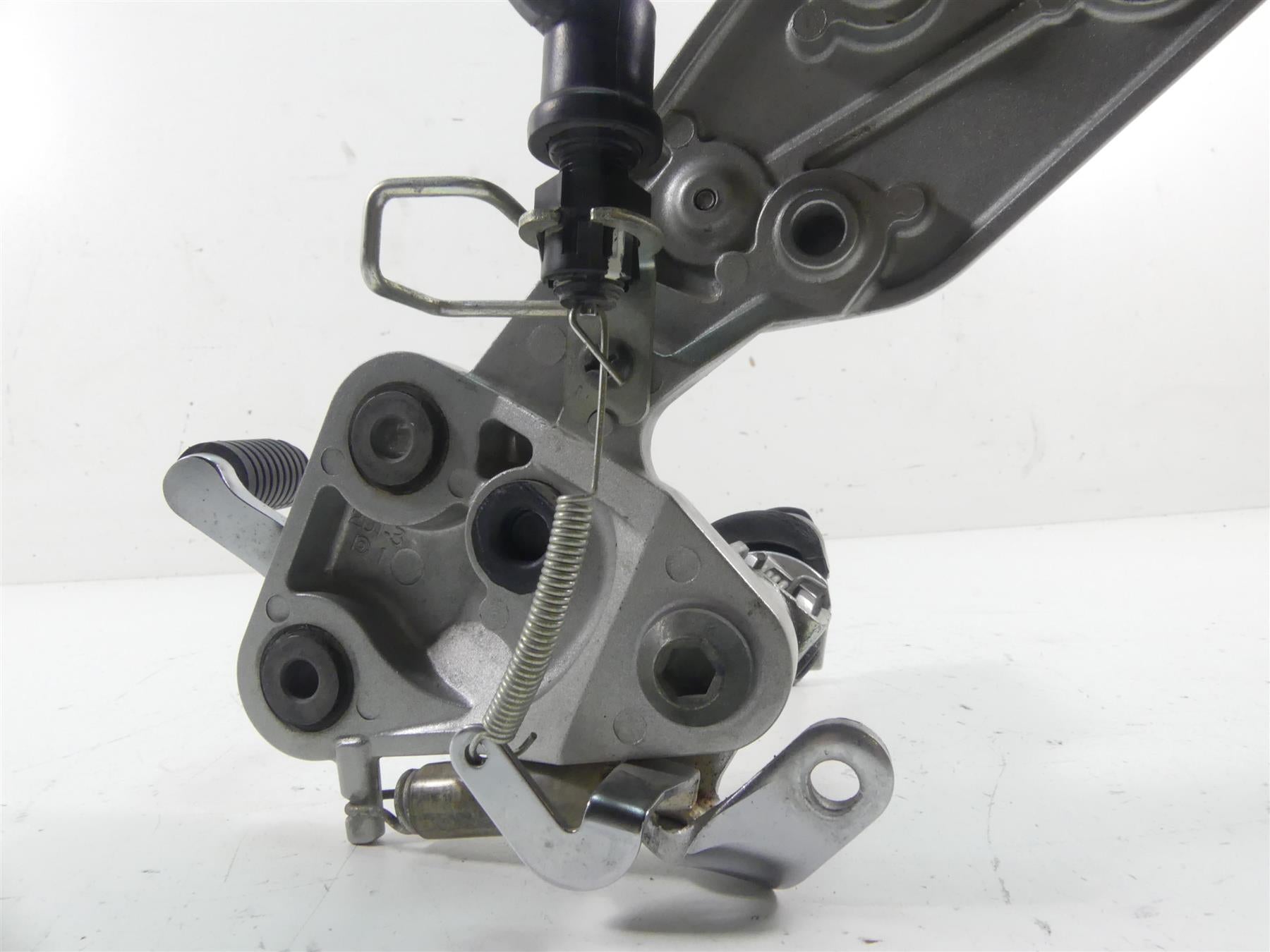 2008 Yamaha FZ1 Fazer Right Rider Footpeg Brake Pedal -Read 2D1-27443-00-00 {{ shop.shopifyCountryName }} - Mototech271