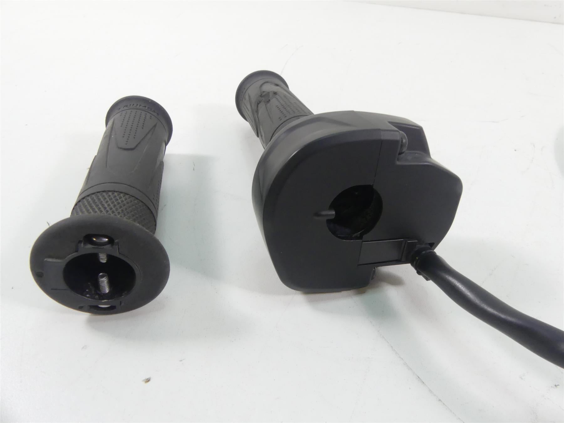 2020 Triumph Speed Triple RS 1050 Ride Fly By Wire Throttle Hand Grip T2042226 {{ shop.shopifyCountryName }} - Mototech271