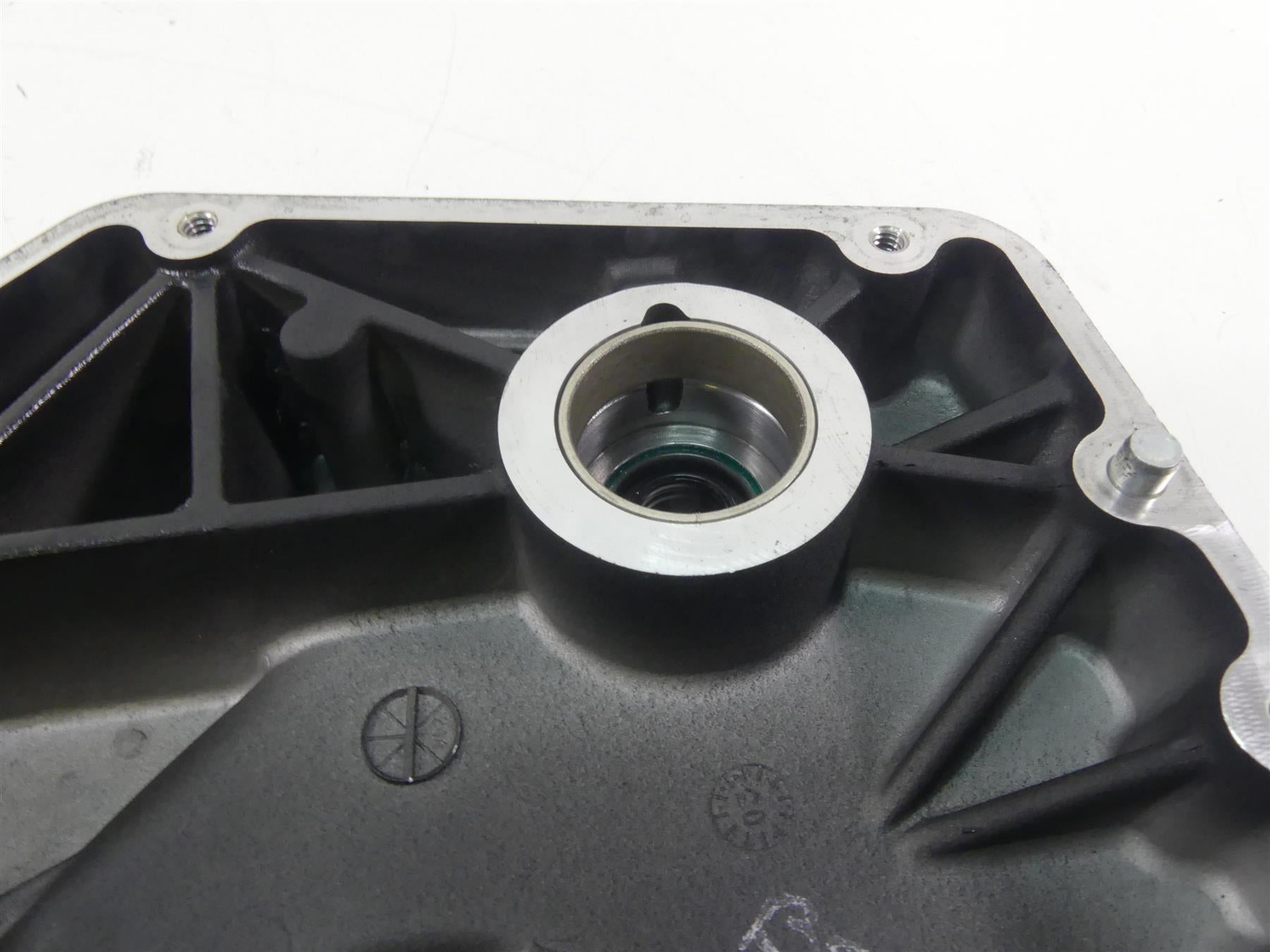 2004 Harley FXDWGI Dyna Wide Glide Inner Primary Drive Clutch Cover 60681-01 {{ shop.shopifyCountryName }} - Mototech271