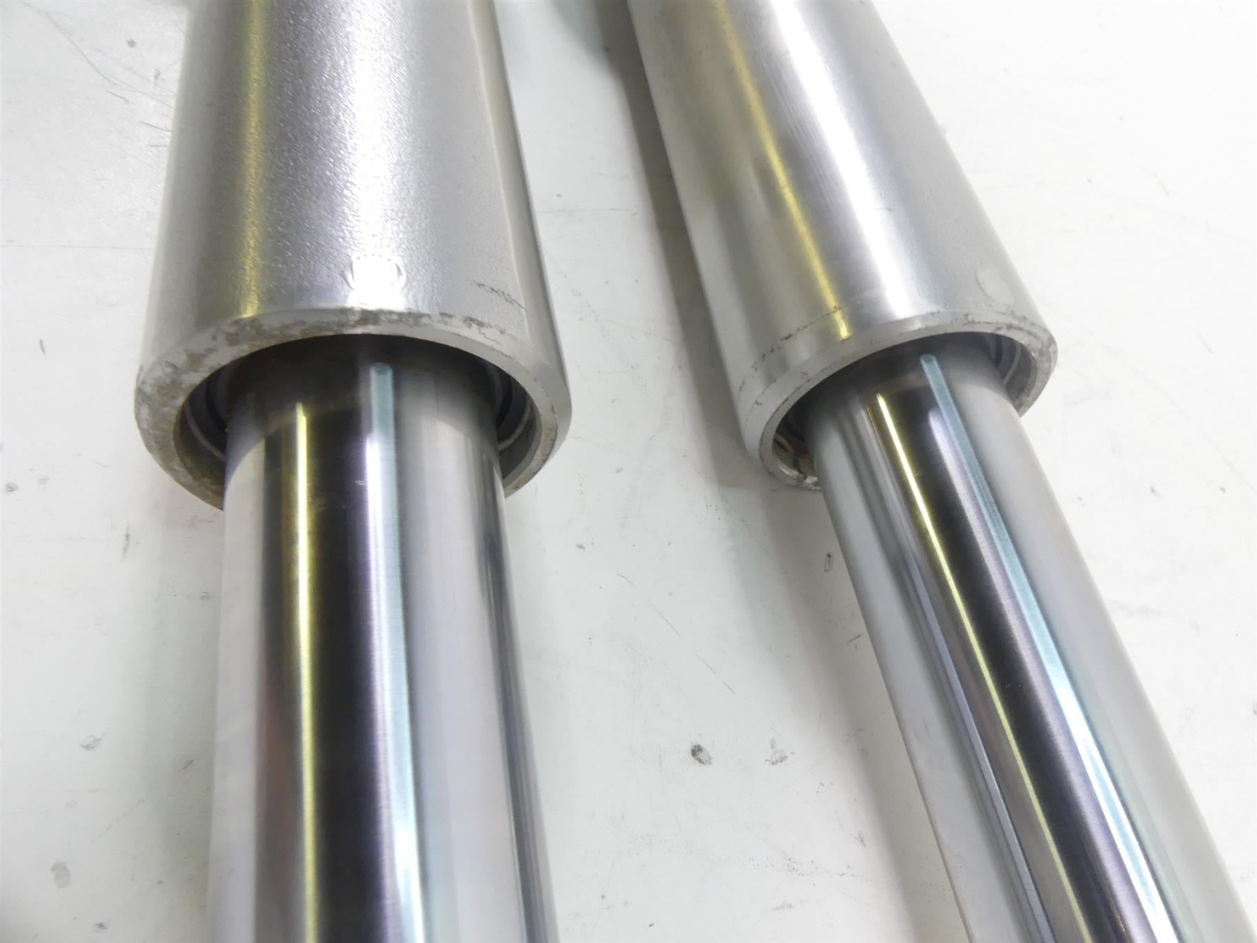 2006 Harley Touring FLHTCUI Electra Glide Showa Front Forks 41mm 46502-06 {{ shop.shopifyCountryName }} - Mototech271