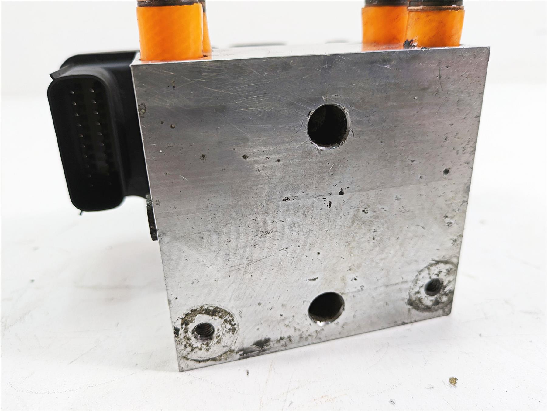 2011 Harley Touring FLTRU Road Glide Abs Brake Pump Unit Module 40601-08A {{ shop.shopifyCountryName }} - Mototech271